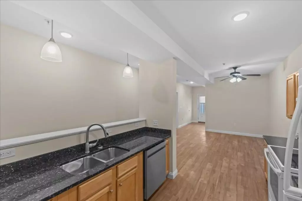 50 Barrett St #7, Burlington, VT | 2 Bedroom Apartment with Parking & Laundry | Available Sept. 2026