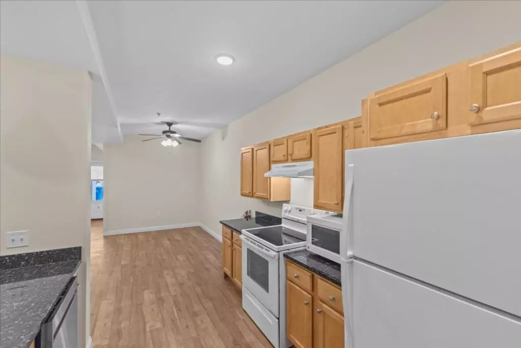50 Barrett St #7, Burlington, VT | 2 Bedroom Apartment with Parking & Laundry | Available Sept. 2026