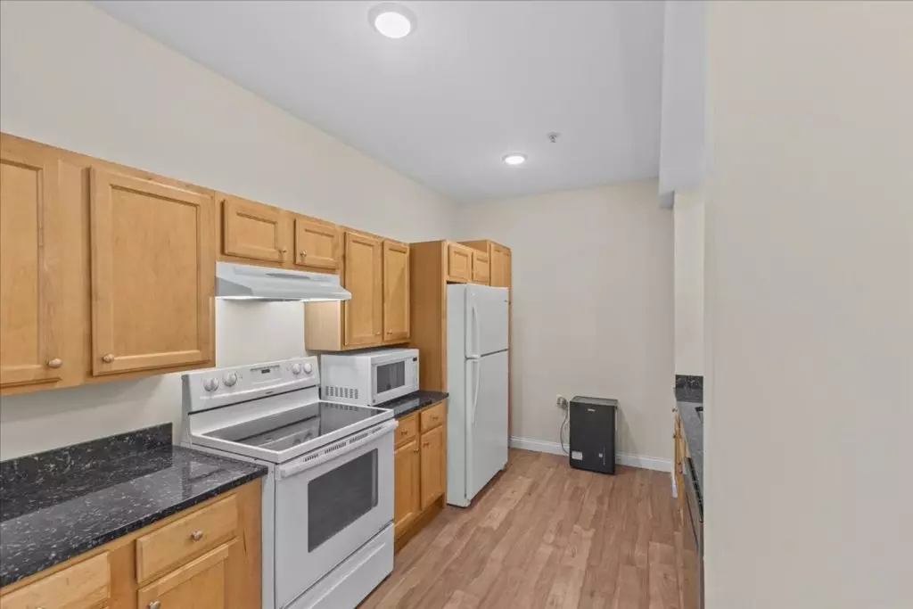 50 Barrett St #7, Burlington, VT | 2 Bedroom Apartment with Parking & Laundry | Available Sept. 2026