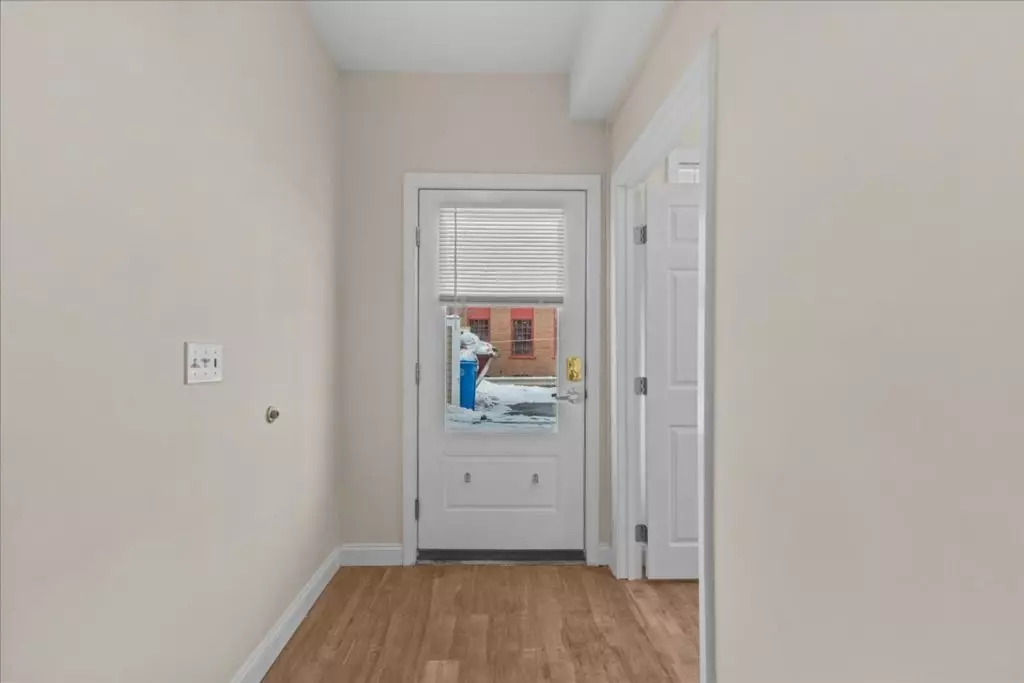 50 Barrett St #7, Burlington, VT | 2 Bedroom Apartment with Parking & Laundry | Available Sept. 2026
