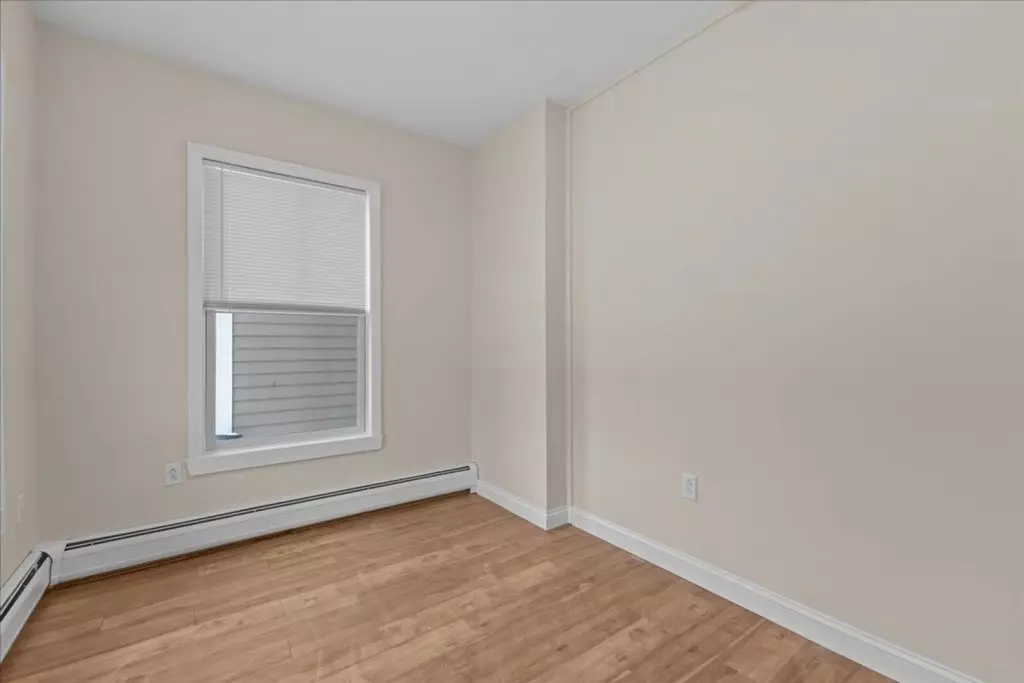 50 Barrett St #7, Burlington, VT | 2 Bedroom Apartment with Parking & Laundry | Available Sept. 2026
