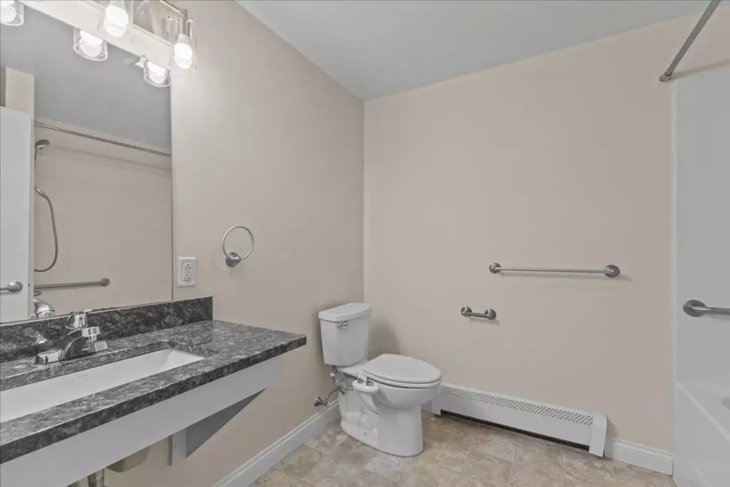 50 Barrett St #7, Burlington, VT | 2 Bedroom Apartment with Parking & Laundry | Available Sept. 2026