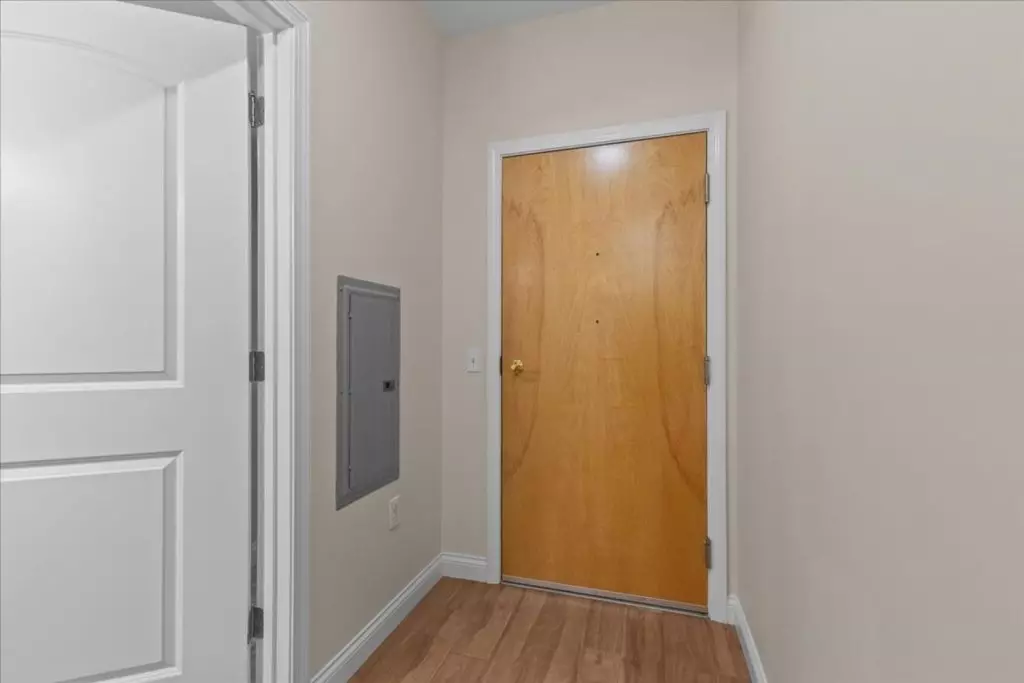 50 Barrett St #7, Burlington, VT | 2 Bedroom Apartment with Parking & Laundry | Available Sept. 2026