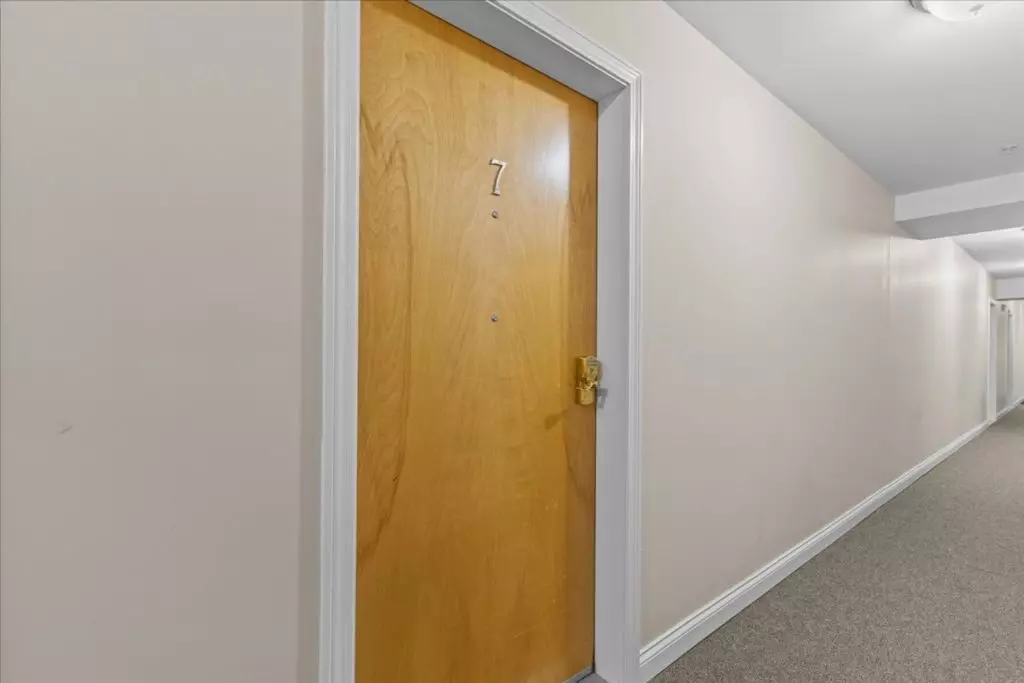 50 Barrett St #7, Burlington, VT | 2 Bedroom Apartment with Parking & Laundry | Available Sept. 2026