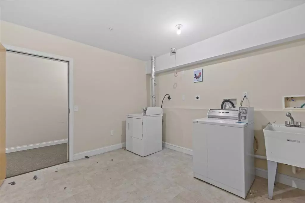 50 Barrett St #7, Burlington, VT | 2 Bedroom Apartment with Parking & Laundry | Available Sept. 2026