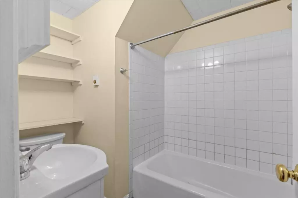 365 St Paul Street #6 -Available August 15th! – Burlington VT