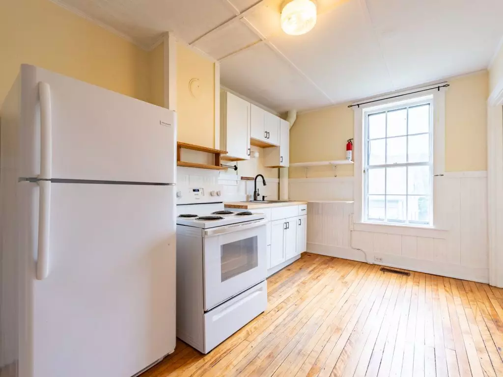 24 Colchester Ct, Burlington, VT | Spacious 4 Bedroom Apartment Near UVM | June 2027