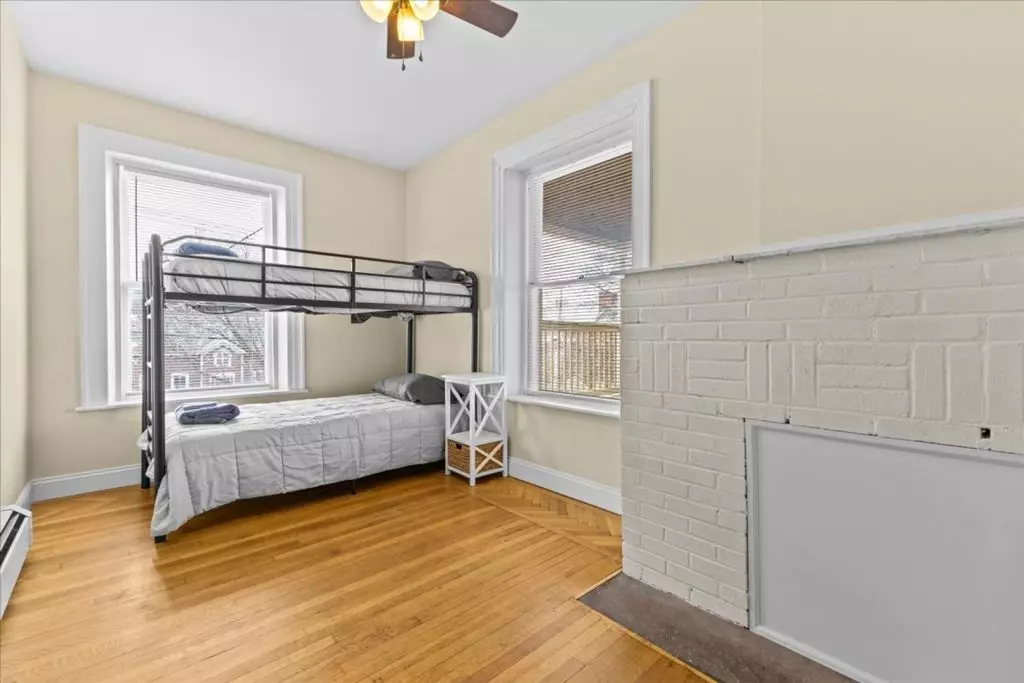 Private Room for Rent in Four Bedroom Apartment – Close to UVM Center – Available NOW!