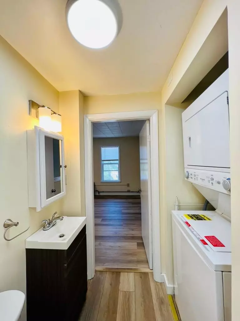50 Howard St, Burlington, VT | 4 Bedroom Apartment Near UVM