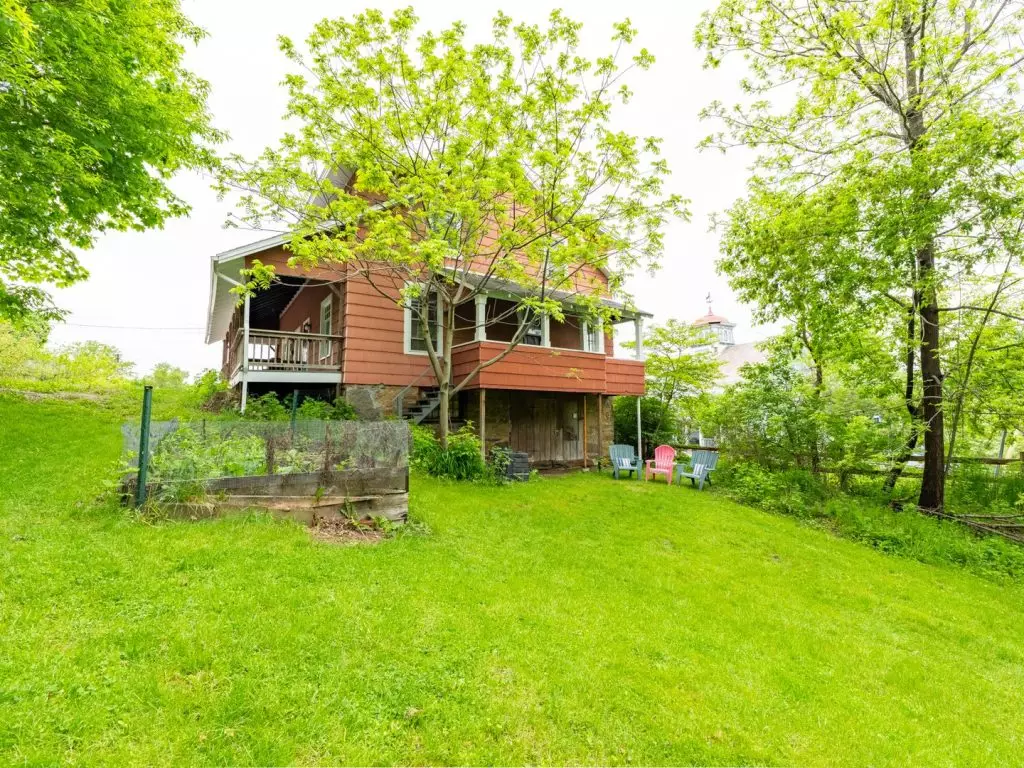 24 Colchester Ct, Burlington, VT | Spacious 4 Bedroom Apartment Near UVM | June 2027