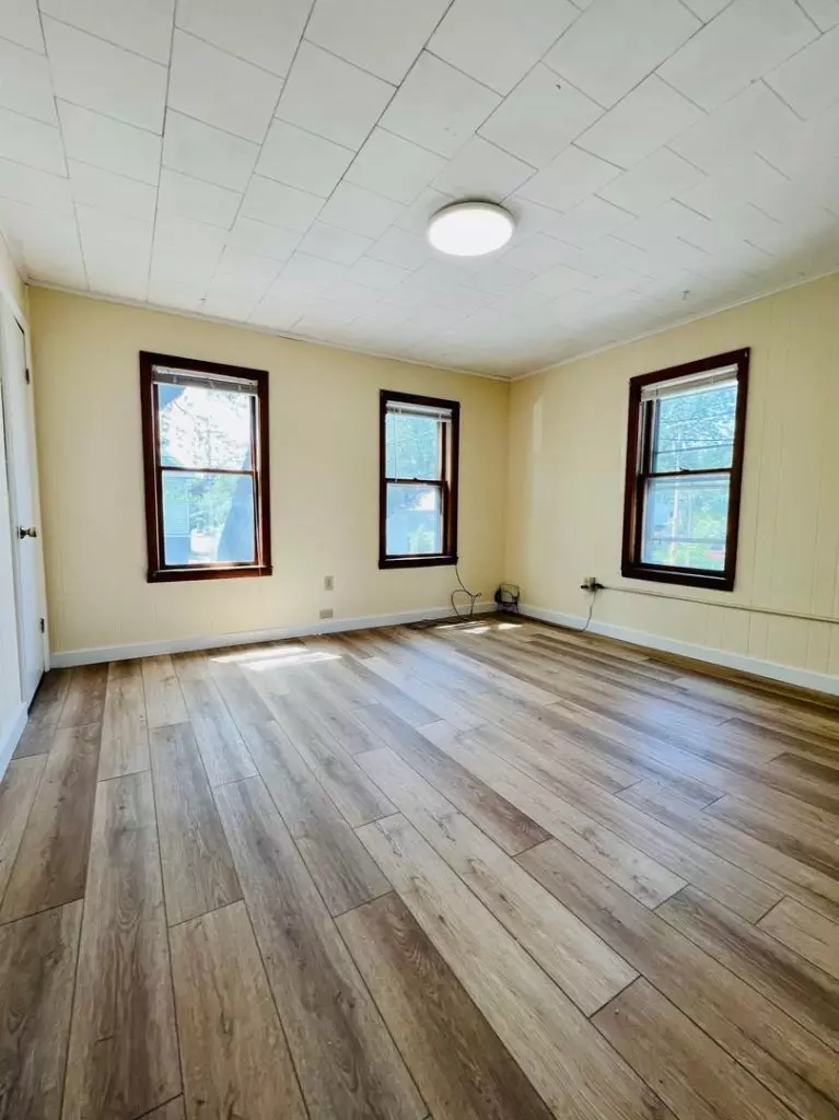 50 Howard St, Burlington, VT | 4 Bedroom Apartment Near UVM