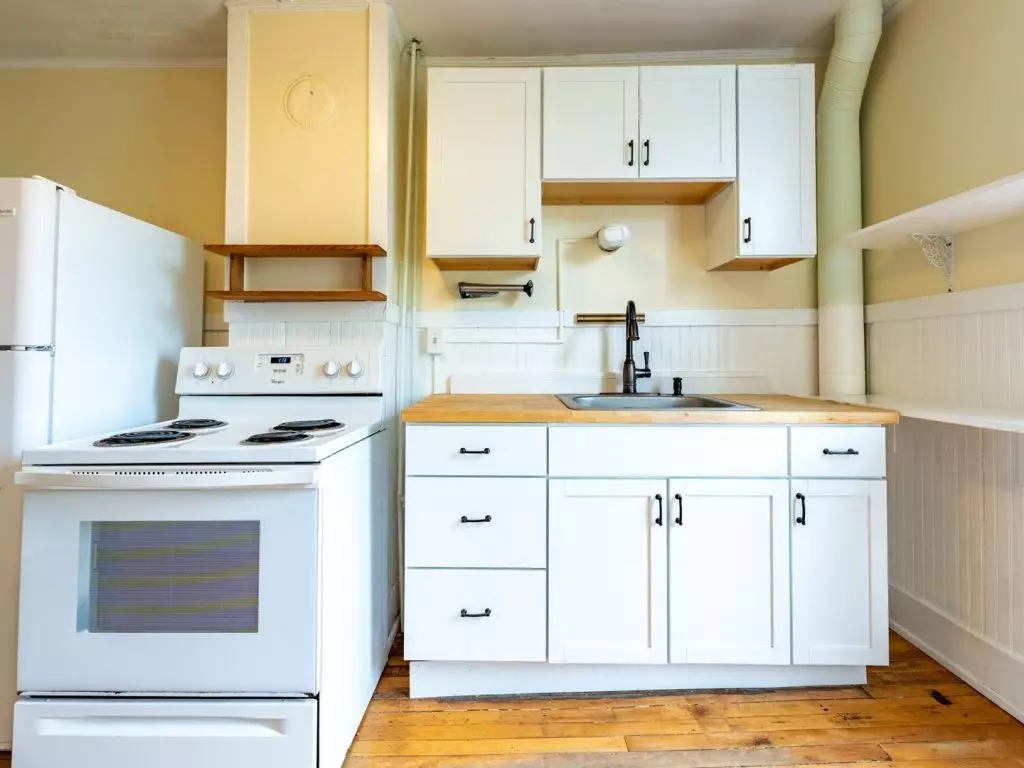 24 Colchester Ct, Burlington, VT | Spacious 4 Bedroom Apartment Near UVM | June 2027