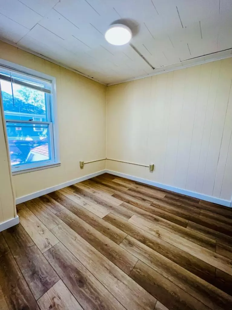 50 Howard St, Burlington, VT | 4 Bedroom Apartment Near UVM