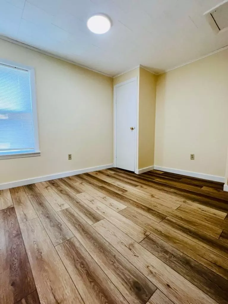 50 Howard St, Burlington, VT | 4 Bedroom Apartment Near UVM