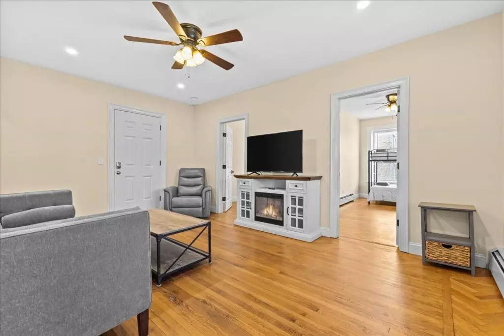 Private Room for Rent in Four Bedroom Apartment – Close to UVM Center – Available NOW!