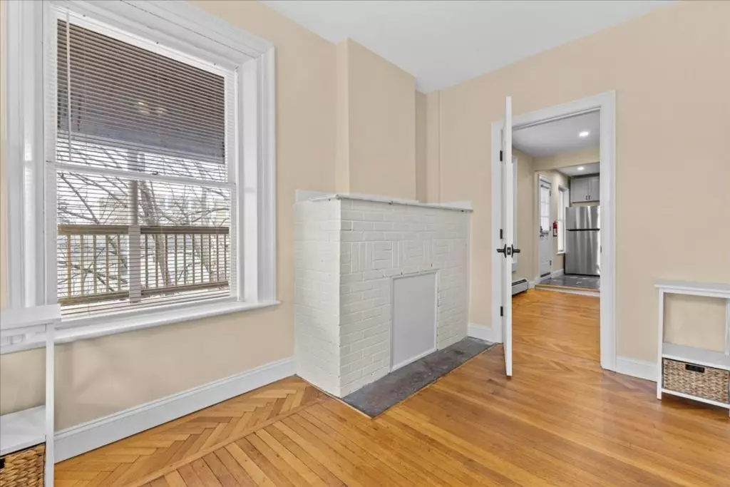 Private Room for Rent in Four Bedroom Apartment – Close to UVM Center – Available NOW!