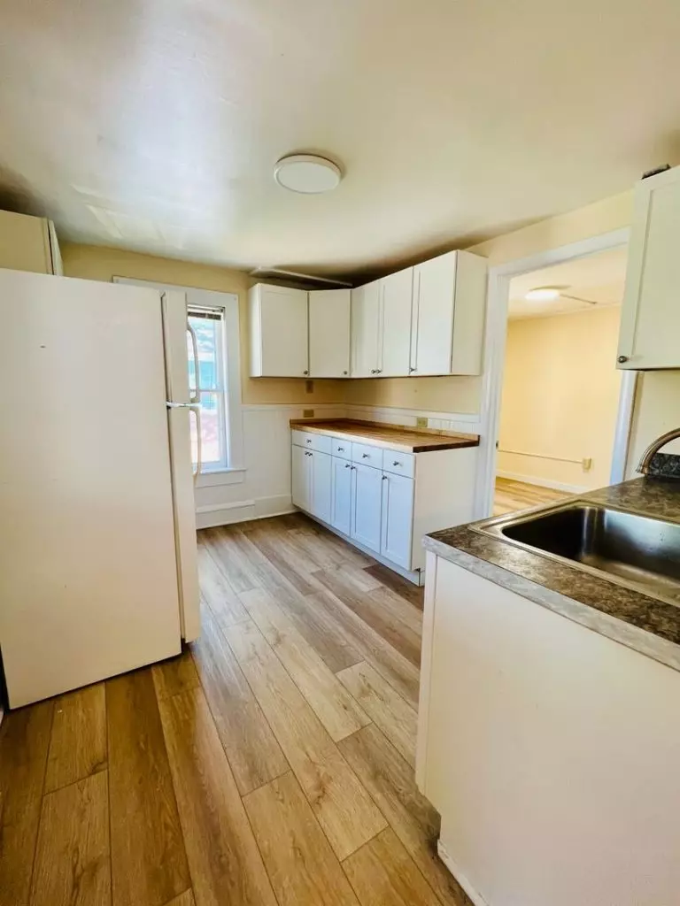 50 Howard St, Burlington, VT | 4 Bedroom Apartment Near UVM