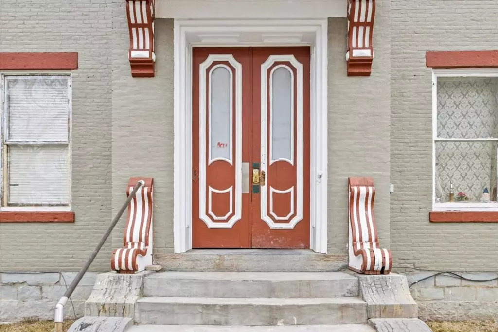 Private Room for Rent in Four Bedroom Apartment – Close to UVM Center – Available NOW!