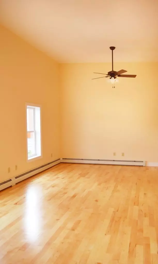 Four Bedroom Apartment in Burlington – Available June 1st, 2027!