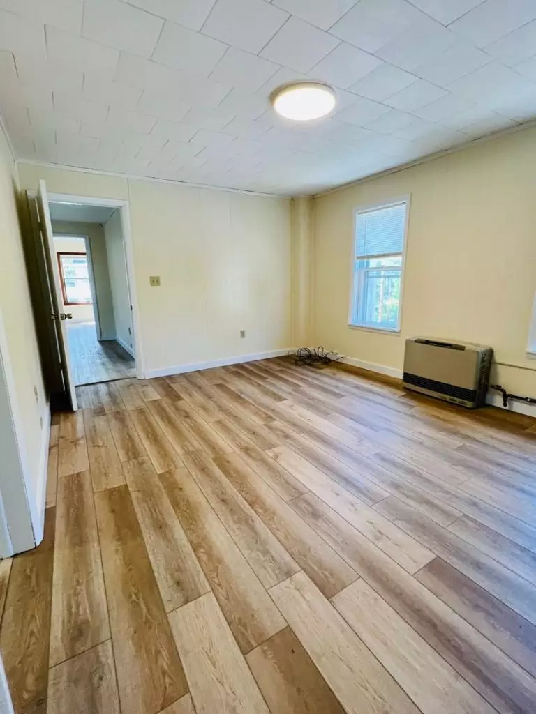 50 Howard St, Burlington, VT | 4 Bedroom Apartment Near UVM