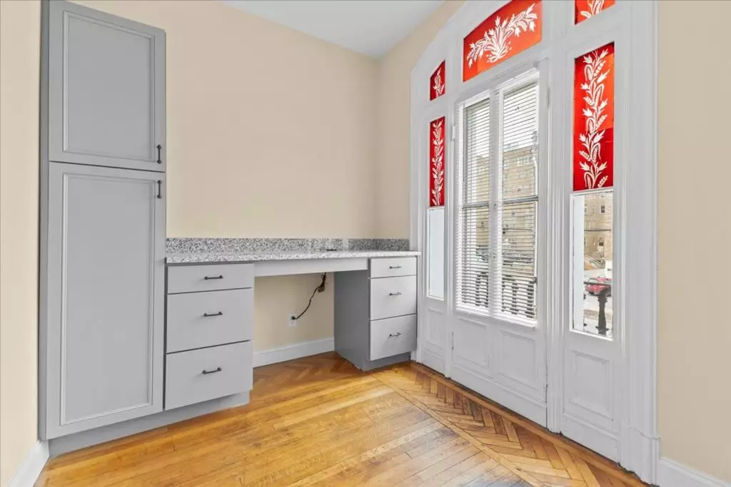 Private Room for Rent in Four Bedroom Apartment – Close to UVM Center – Available NOW!