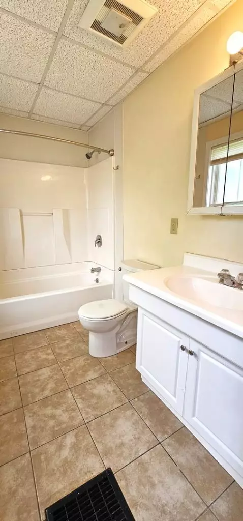 9 Peru St, Burlington, VT | 5 Bedroom House with Private Yard & Parking | June 2027