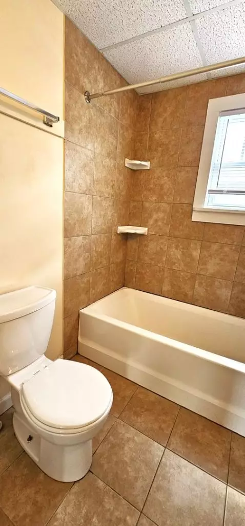 9 Peru St, Burlington, VT | 5 Bedroom House with Private Yard & Parking | June 2027