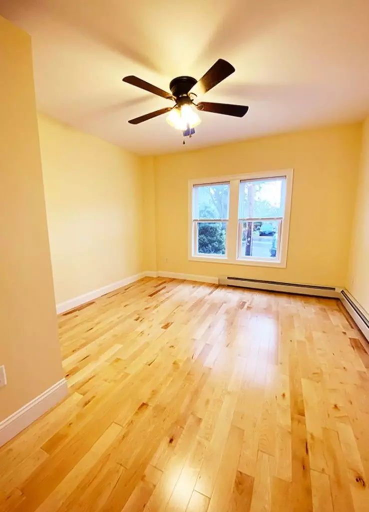94 Lafountain St, Burlington, VT | Newly Renovated 4 Bedroom Apartment Near UVM | June 2027