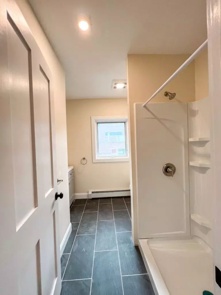 29 Pine St, Burlington, VT | Renovated 4 Bedroom, 2 Bathroom Apartment Downtown | June 2027