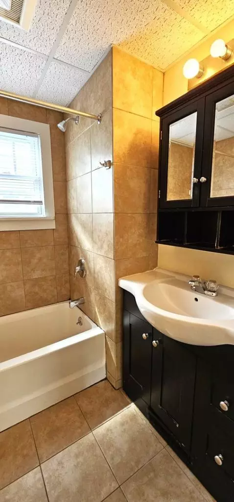 9 Peru St, Burlington, VT | 5 Bedroom House with Private Yard & Parking | June 2027