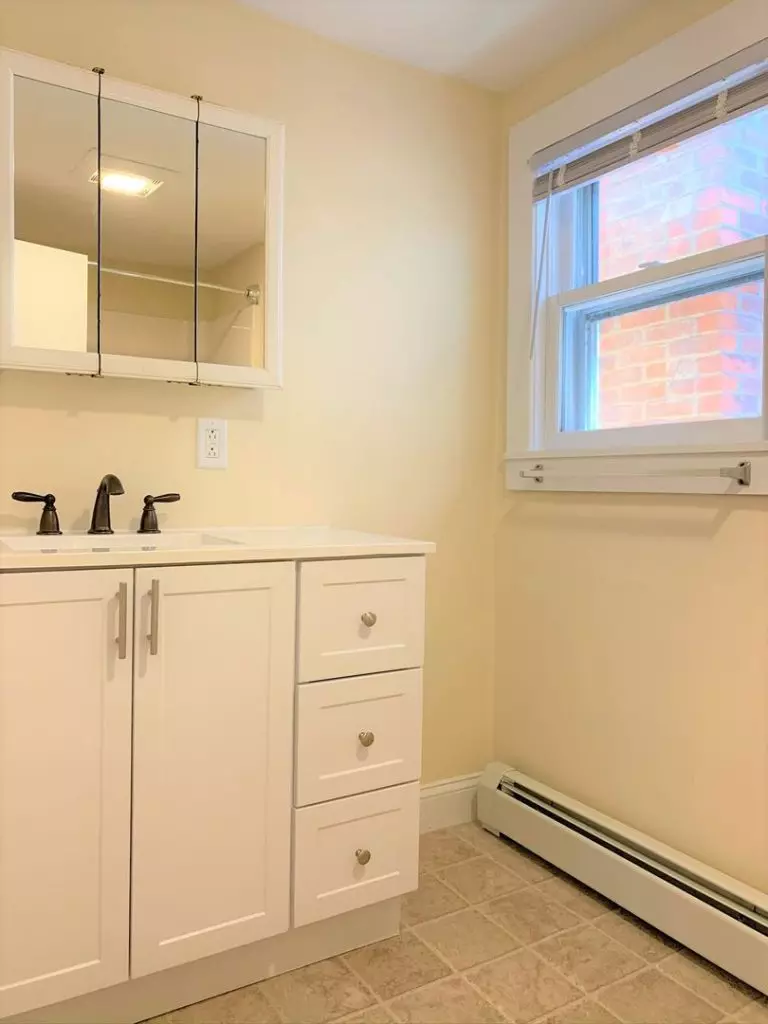 13 Peru St, Burlington, VT | Renovated 3 Bedroom House Near UVM & Downtown | June 2027