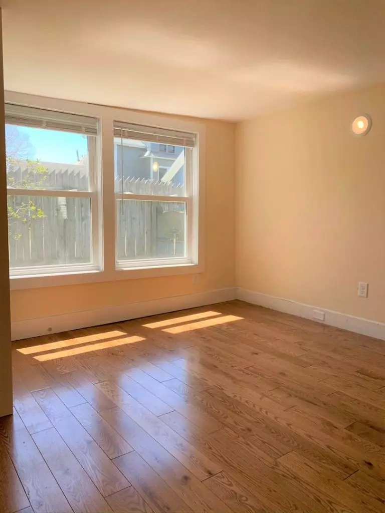 13 Peru St, Burlington, VT | Renovated 3 Bedroom House Near UVM & Downtown | June 2027