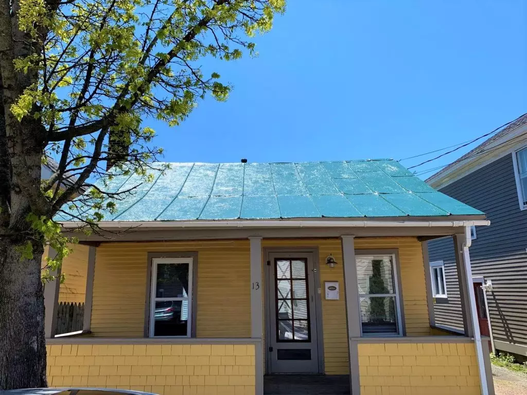 13 Peru St, Burlington, VT | Renovated 3 Bedroom House Near UVM & Downtown | June 2027