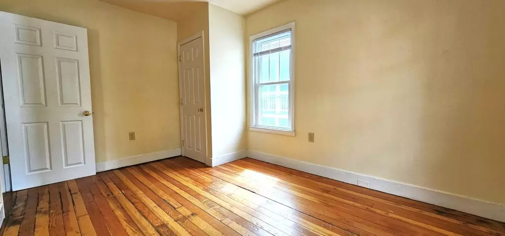 9 Peru St, Burlington, VT | 5 Bedroom House with Private Yard & Parking | June 2027