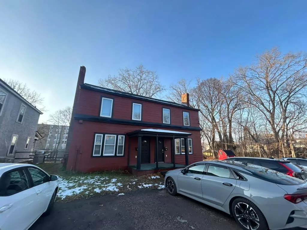 5 Bedroom + Office Apartment in Burlington, VT | Newly Renovated Near UVM | June 2027