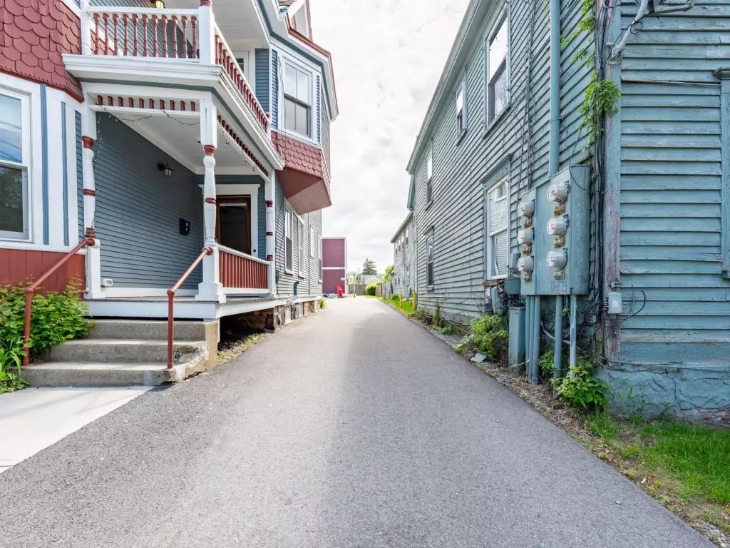 88 North Winooski Ave #1, Burlington, VT | 4 Bedroom + Office Near UVM | June 2027