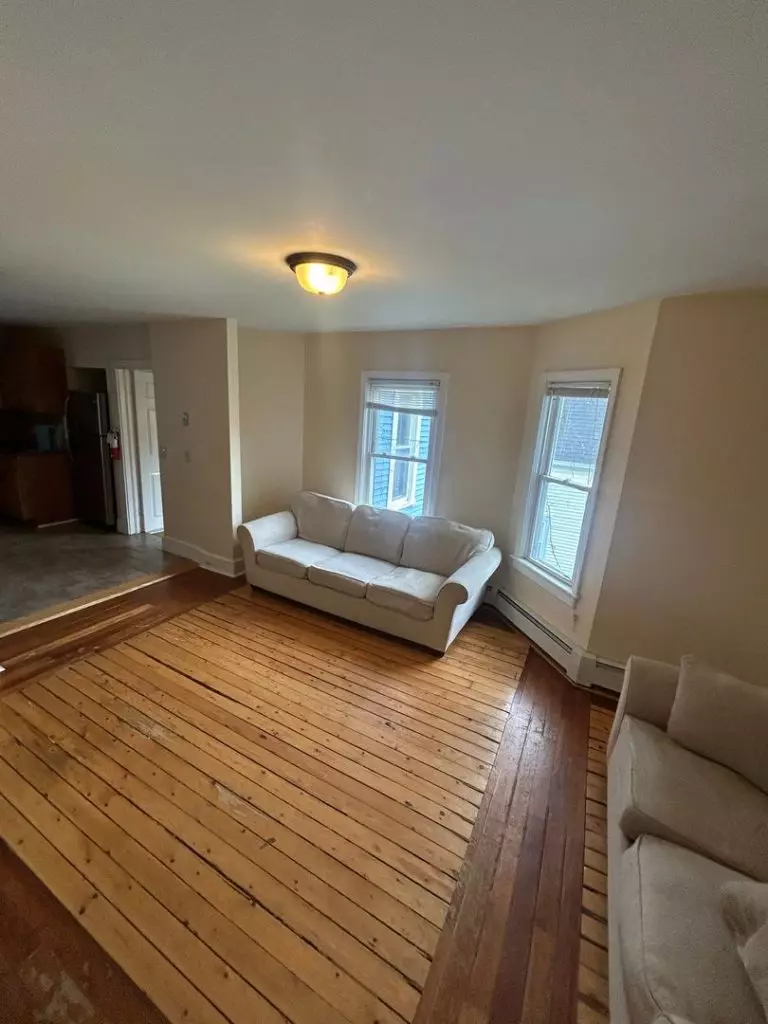 206B N. Winooski Ave, Burlington, VT | Beautiful 3 Bedroom Apartment with Parking | June 2027