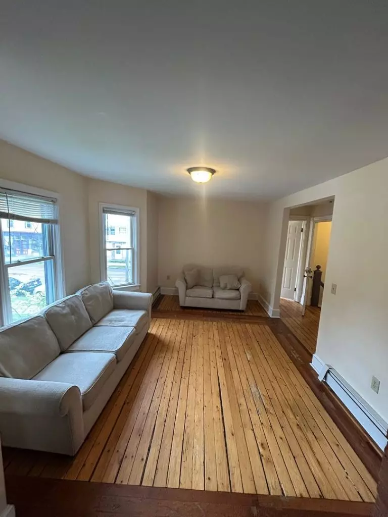 206B N. Winooski Ave, Burlington, VT | Beautiful 3 Bedroom Apartment with Parking | June 2027