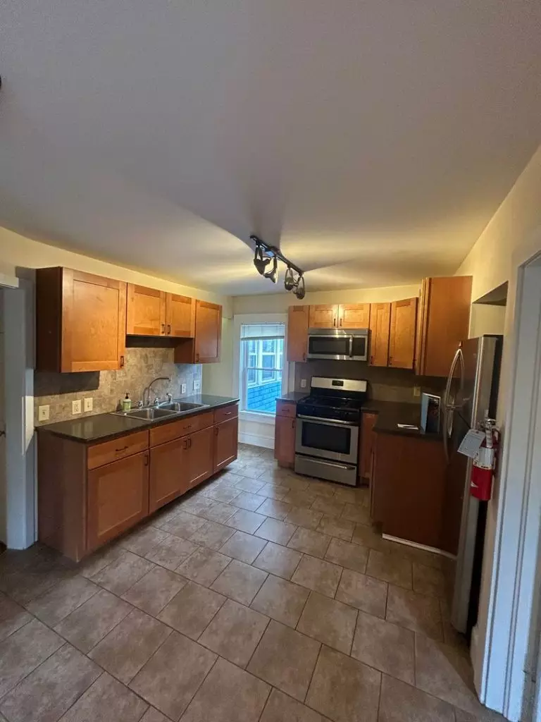 206B N. Winooski Ave, Burlington, VT | Beautiful 3 Bedroom Apartment with Parking | June 2027