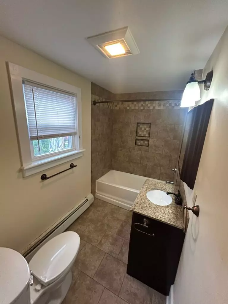 206B N. Winooski Ave, Burlington, VT | Beautiful 3 Bedroom Apartment with Parking | June 2027