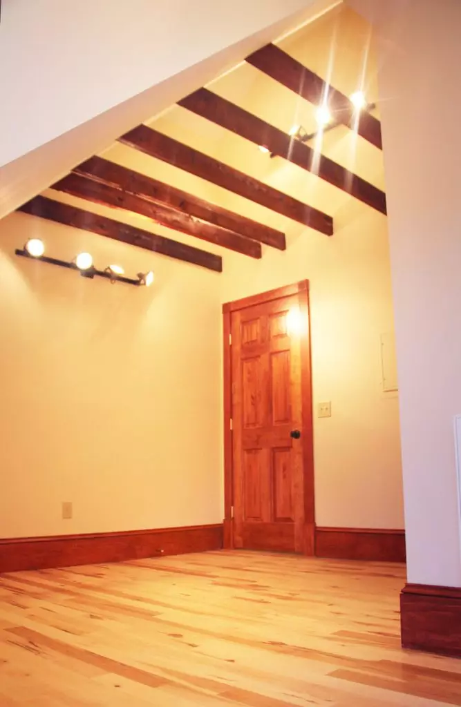 4 Bedroom Downtown Burlington Apartment | Unique 2-Level Layout & Updated Kitchen | June 2027