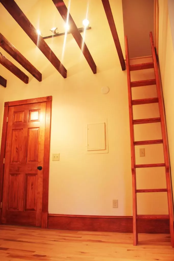 4 Bedroom Downtown Burlington Apartment | Unique 2-Level Layout & Updated Kitchen | June 2027