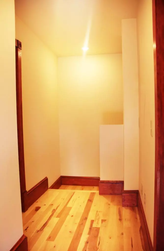4 Bedroom Downtown Burlington Apartment | Unique 2-Level Layout & Updated Kitchen | June 2027