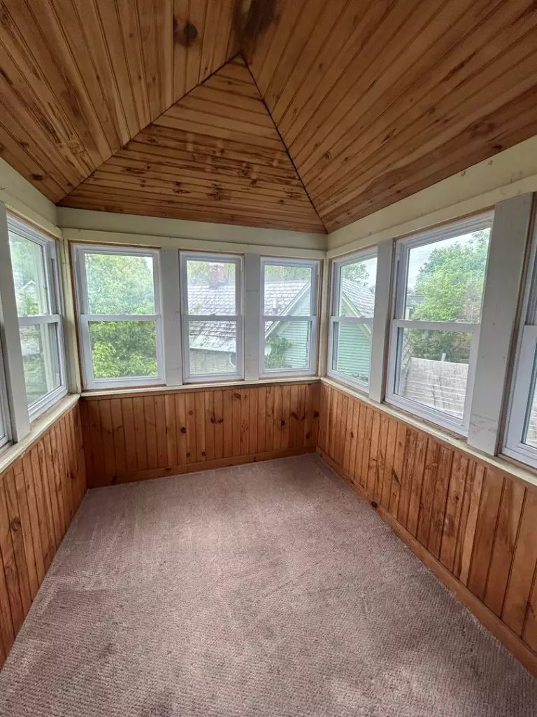 206B N. Winooski Ave, Burlington, VT | Beautiful 3 Bedroom Apartment with Parking | June 2027
