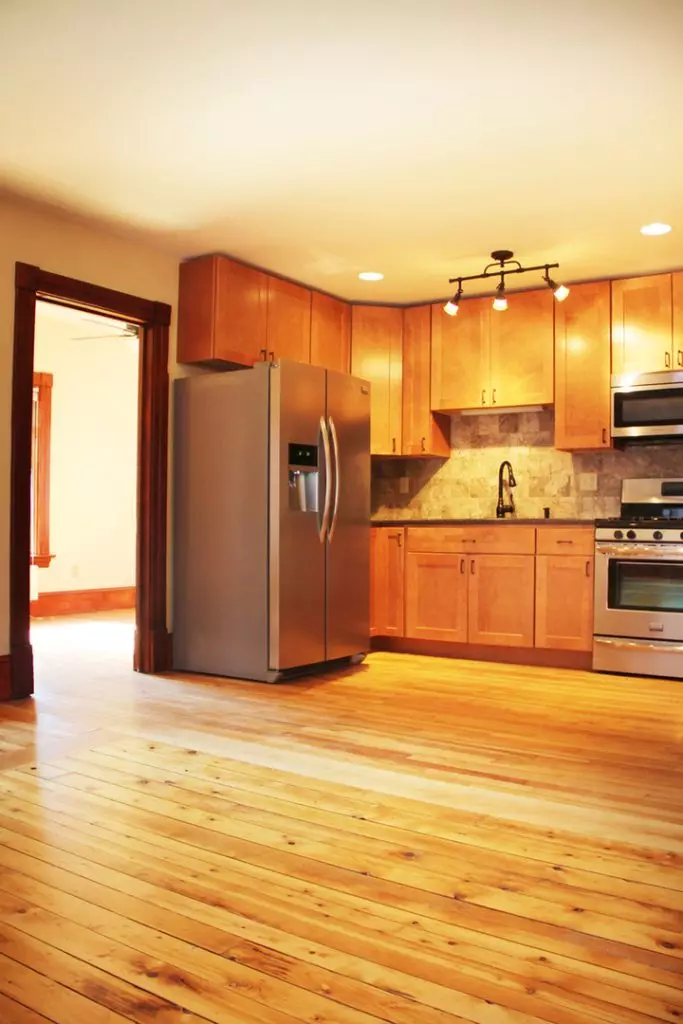 4 Bedroom Downtown Burlington Apartment | Unique 2-Level Layout & Updated Kitchen | June 2027