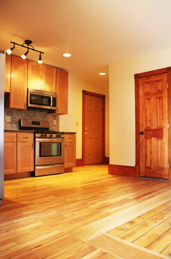 4 Bedroom Downtown Burlington Apartment | Unique 2-Level Layout & Updated Kitchen | June 2027