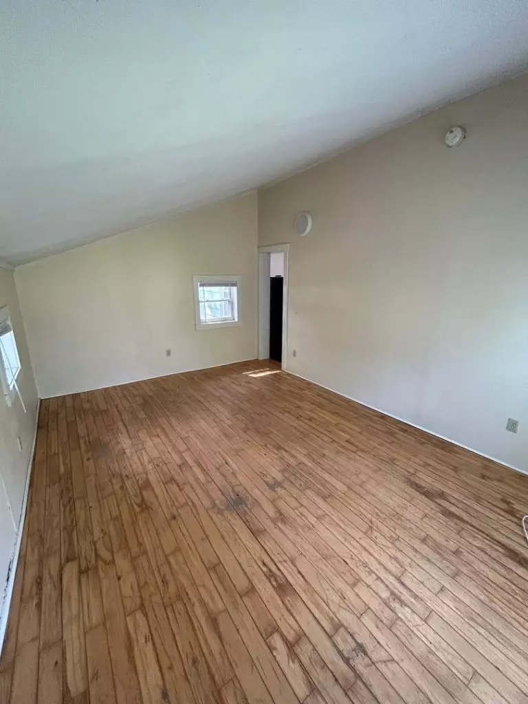 79B Chase St, Burlington, VT | 3 Bedroom Apartment Near UVM & Winooski | June 2027