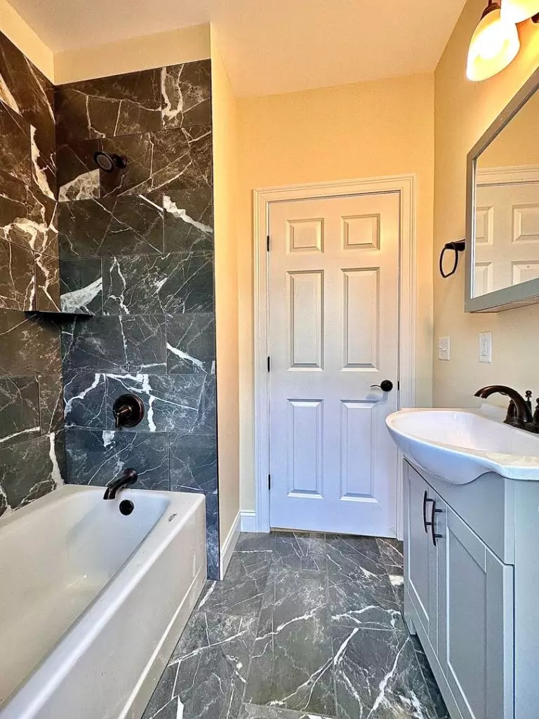 Renovated 4-Bedroom Apartment Near UVM & Champlain College – Burlington, VT – June 2027