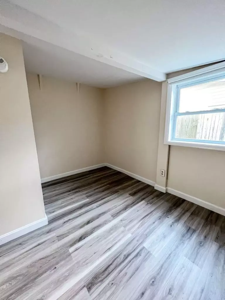 20 Cedar St, Burlington, VT | 5 Bedroom House with Private Yard & Parking | June 2027