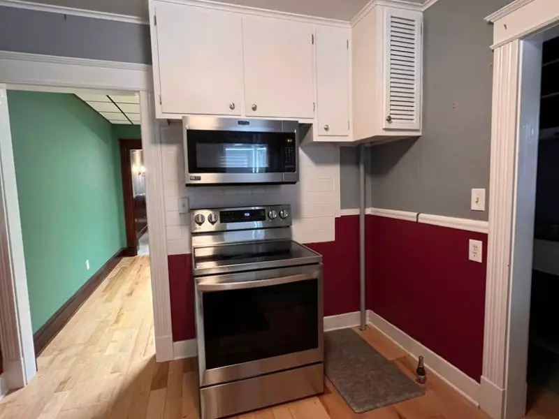 100 No. Winooski Ave B2, Burlington, VT | Large 4 Bedroom Apartment with 2 Garage Spaces | June 2027